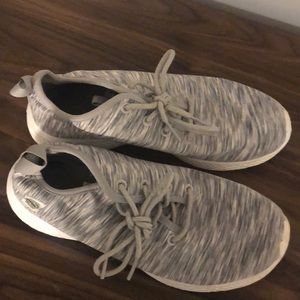 Sketchers size 7 walking shoes